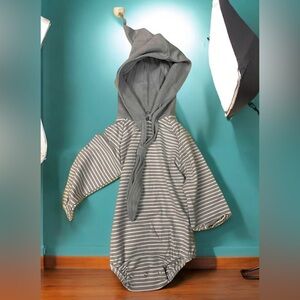 Dolphin house Gray Striped Hooded Baby Onesie 0-3m